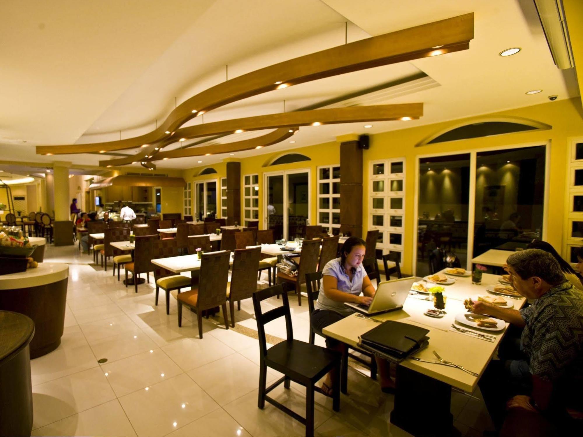 Hotel Venezia Legazpi Eksteriør billede